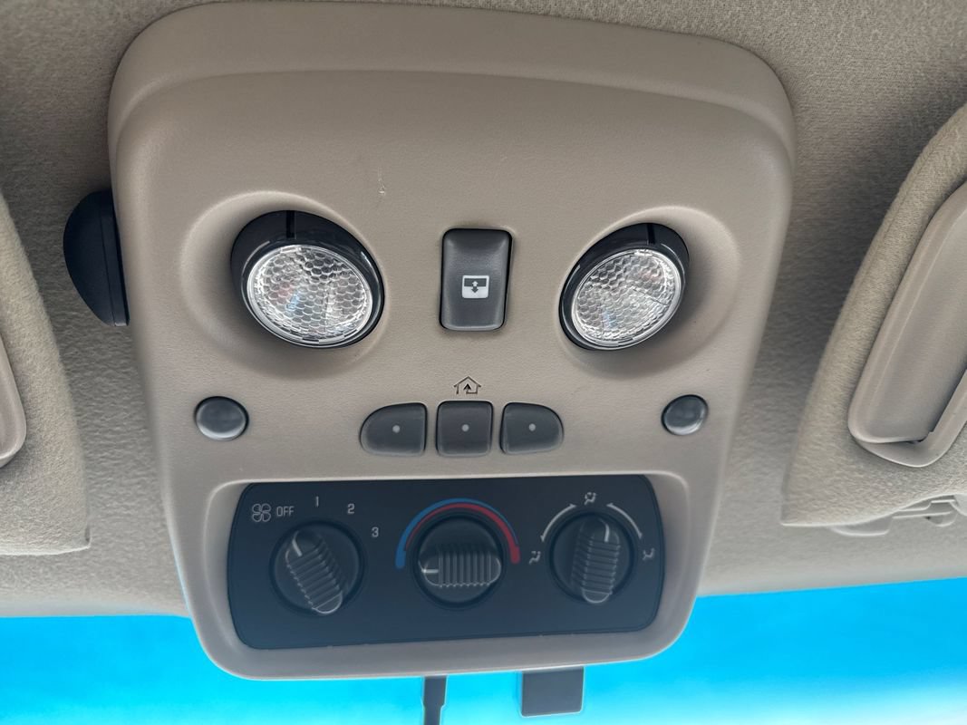 Used 2001 Chevrolet Tahoe LT w/ LT Preferred Equipment Group AWD/4WD image 27