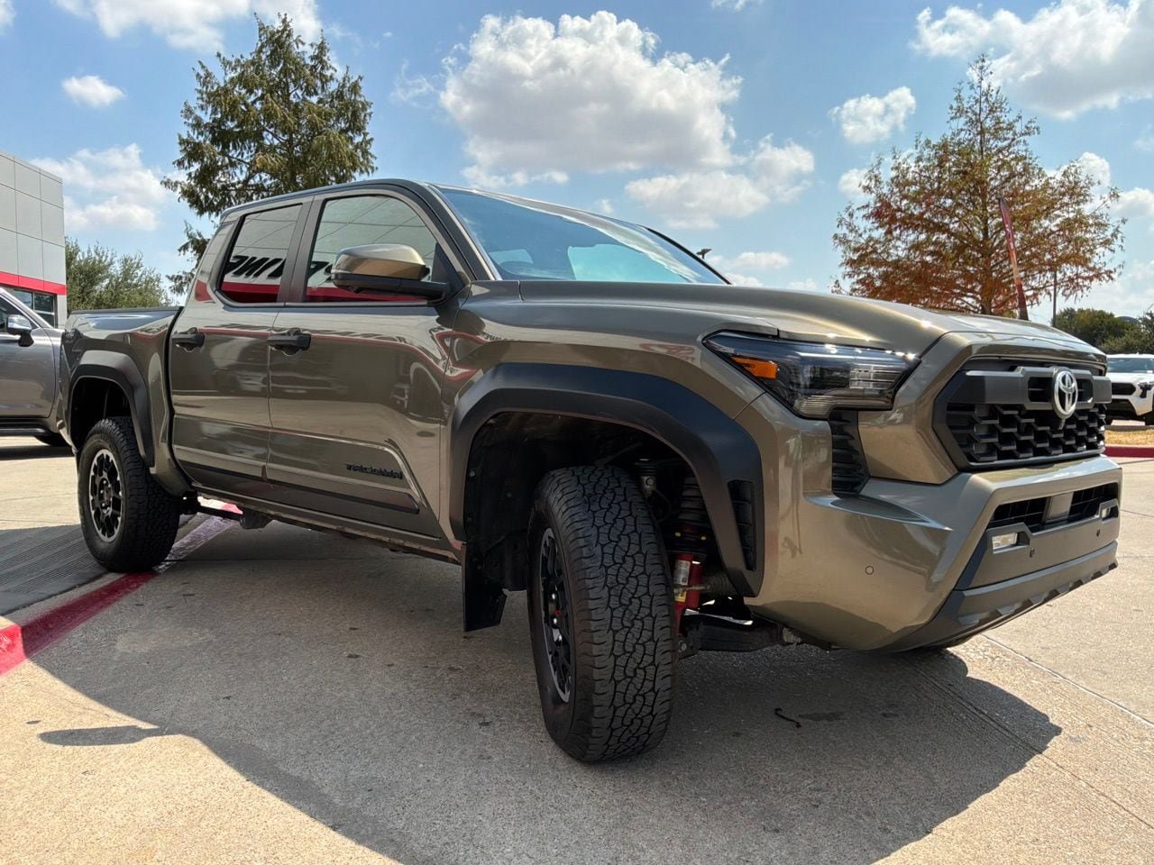 Used 2024 Toyota Tacoma TRD Off-Road w/ TRD Off Road Premium Package AWD/4WD image 4