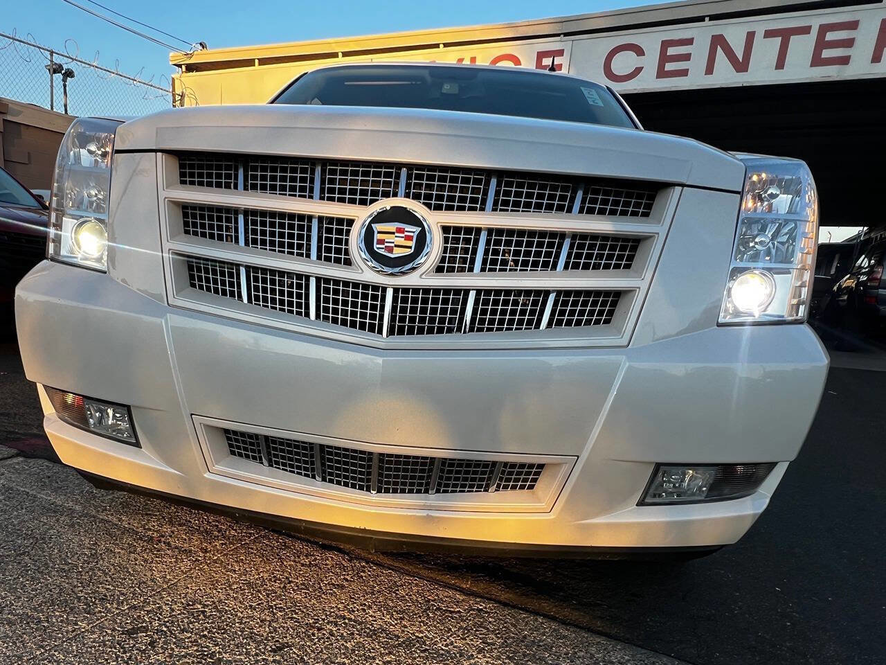 Used 2014 Cadillac Escalade Premium image 3