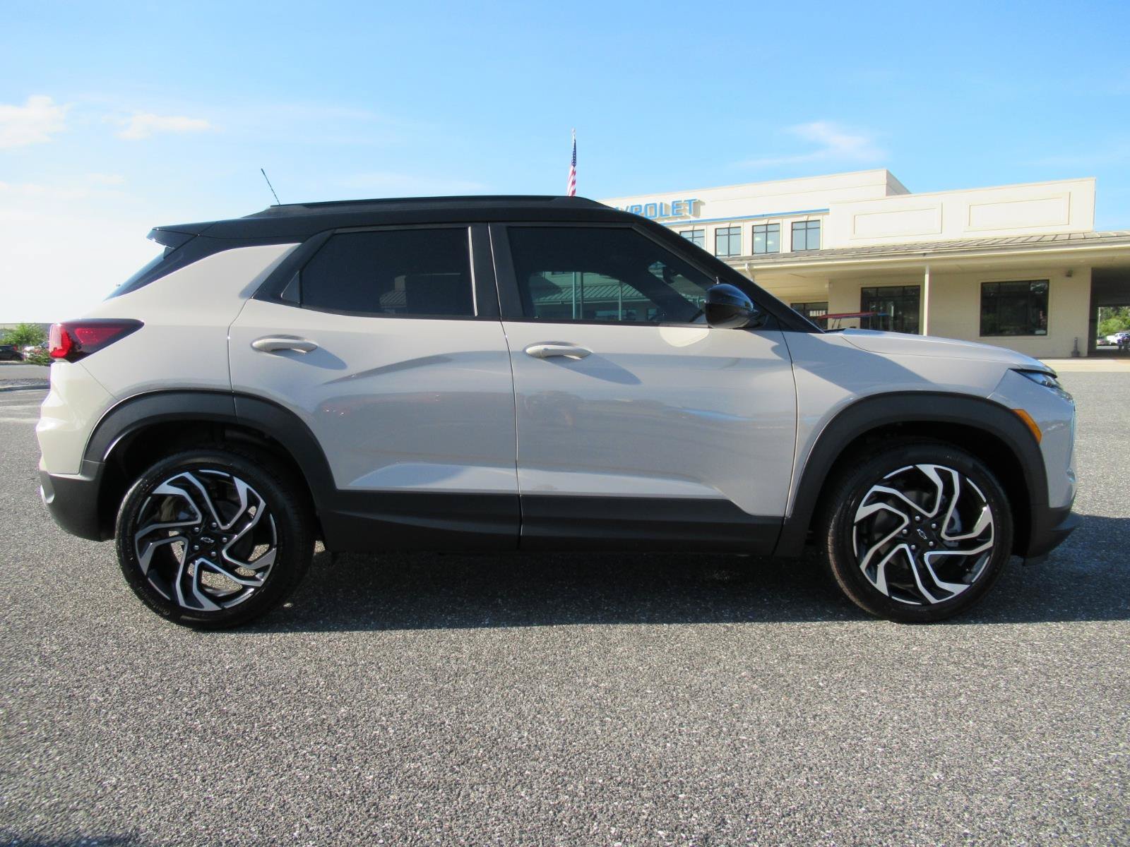 New 2026 Chevrolet TrailBlazer RS w/ Convenience Package FWD image 2