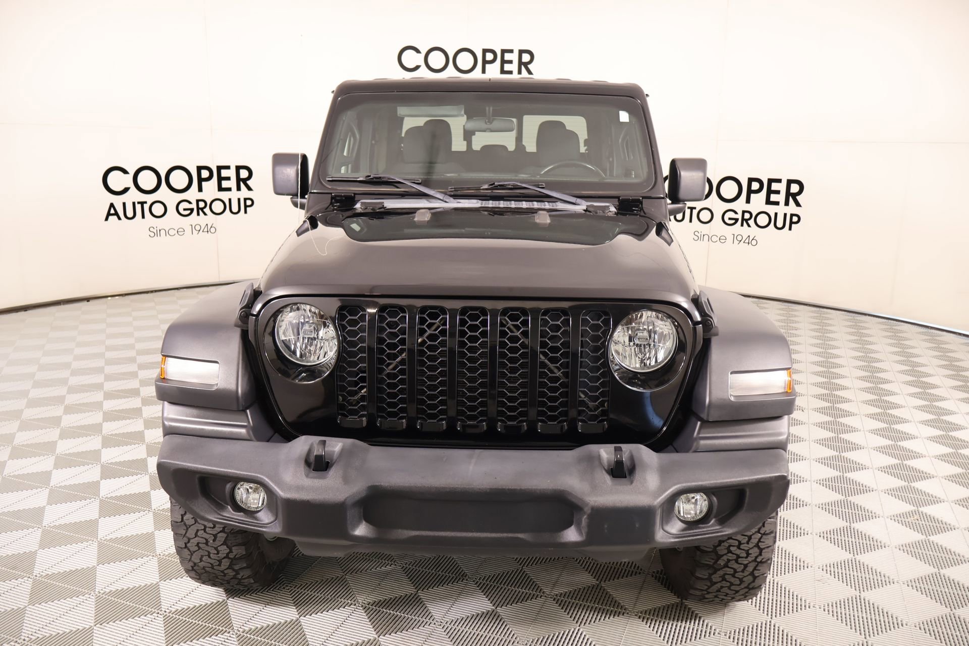 Used 2020 Jeep Gladiator Sport w/ Quick Order Package 24S AWD/4WD image 9