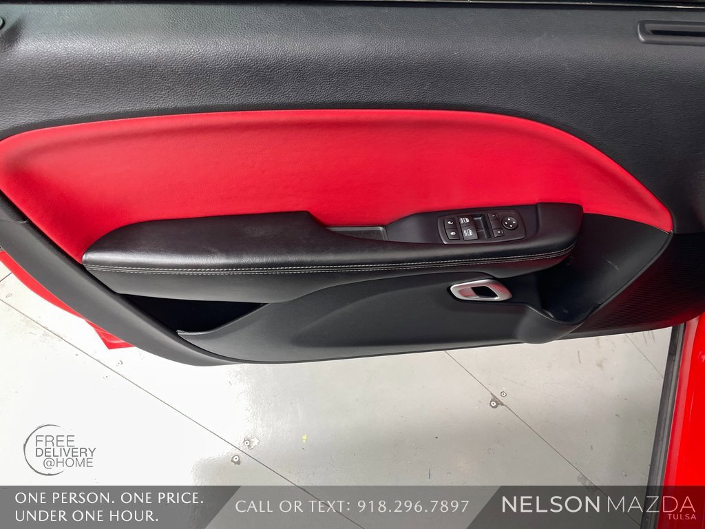 Used 2015 Dodge Challenger SXT image 18