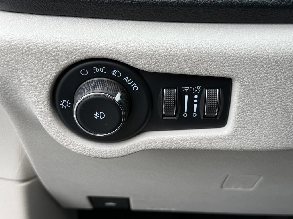 Used 2022 Chrysler Pacifica Touring-L FWD image 23