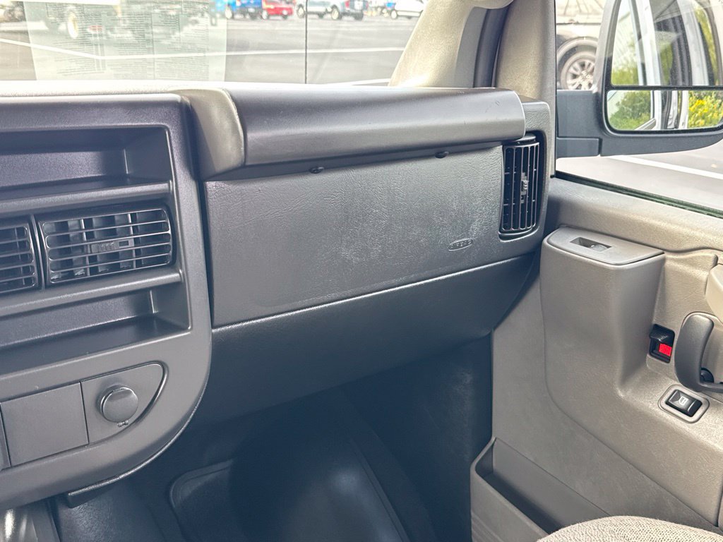 Used 2025 Chevrolet Express 3500 LT w/ LT Preferred Equipment Group RWD image 26