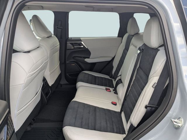 New 2026 Mitsubishi Outlander SE FWD image 13