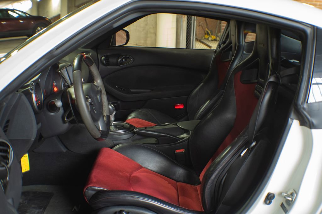 Used 2017 Nissan 370Z NISMO image 23