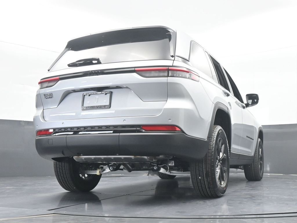 New 2025 Jeep Grand Cherokee Altitude image 54