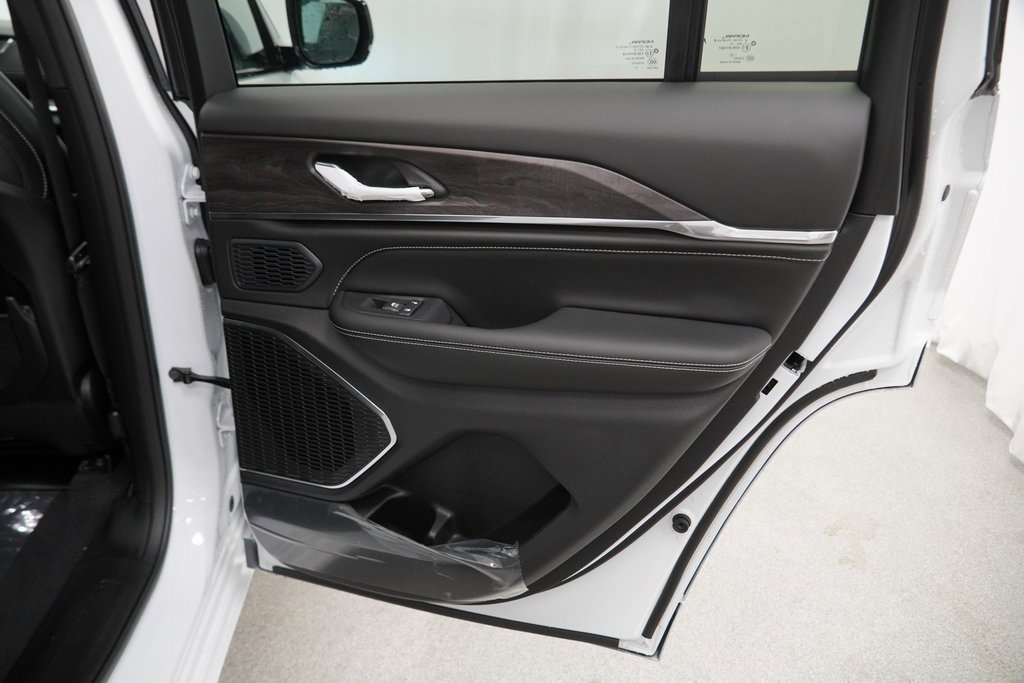 New 2025 Jeep Grand Cherokee Overland image 33
