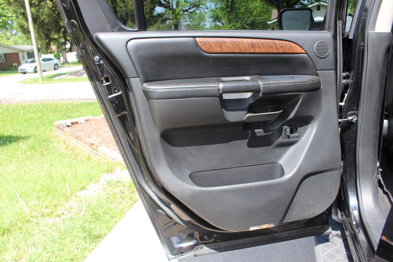 Used 2013 Nissan Armada Platinum AWD/4WD image 30