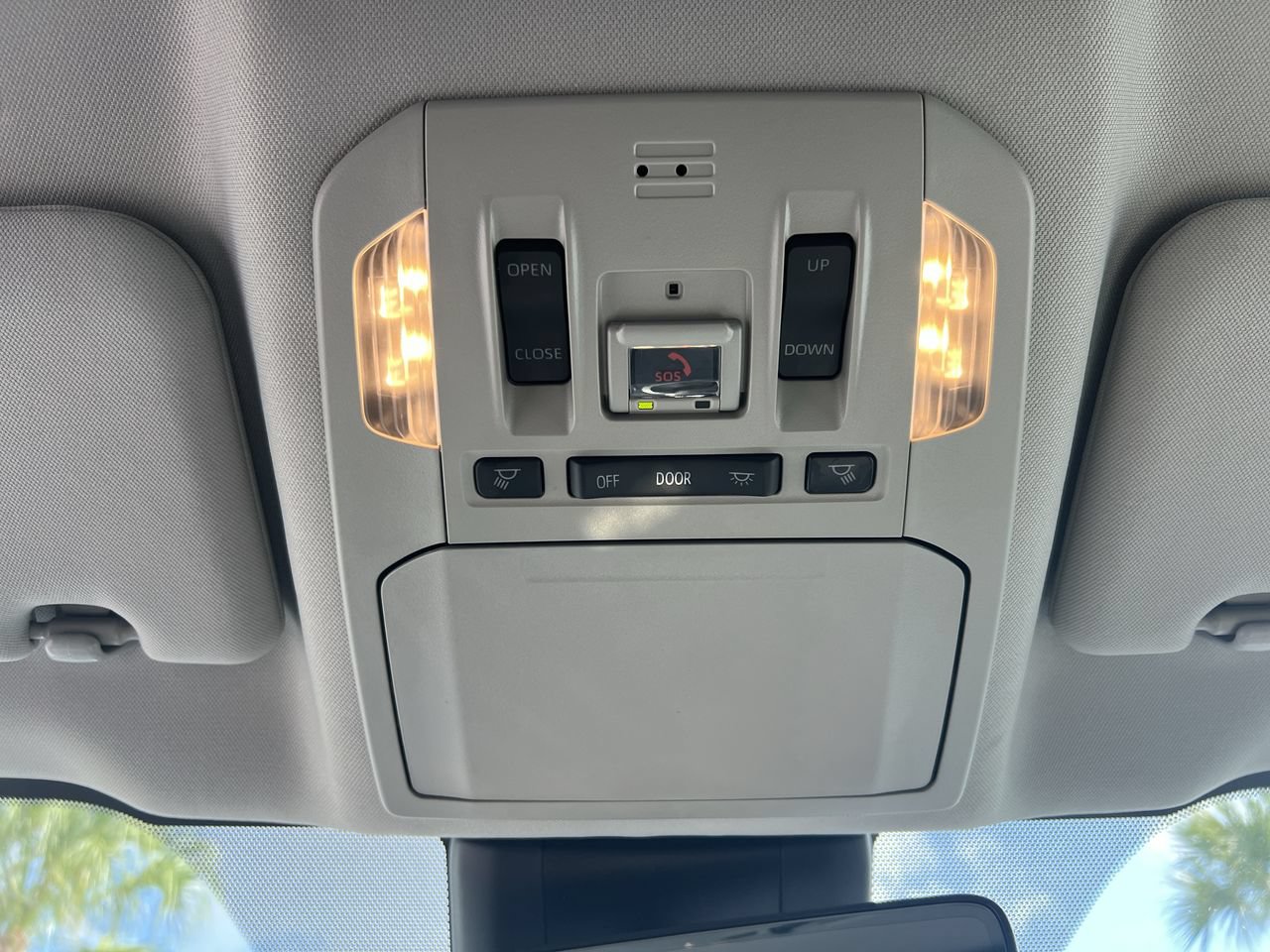 Used 2023 Toyota Highlander XLE FWD image 29