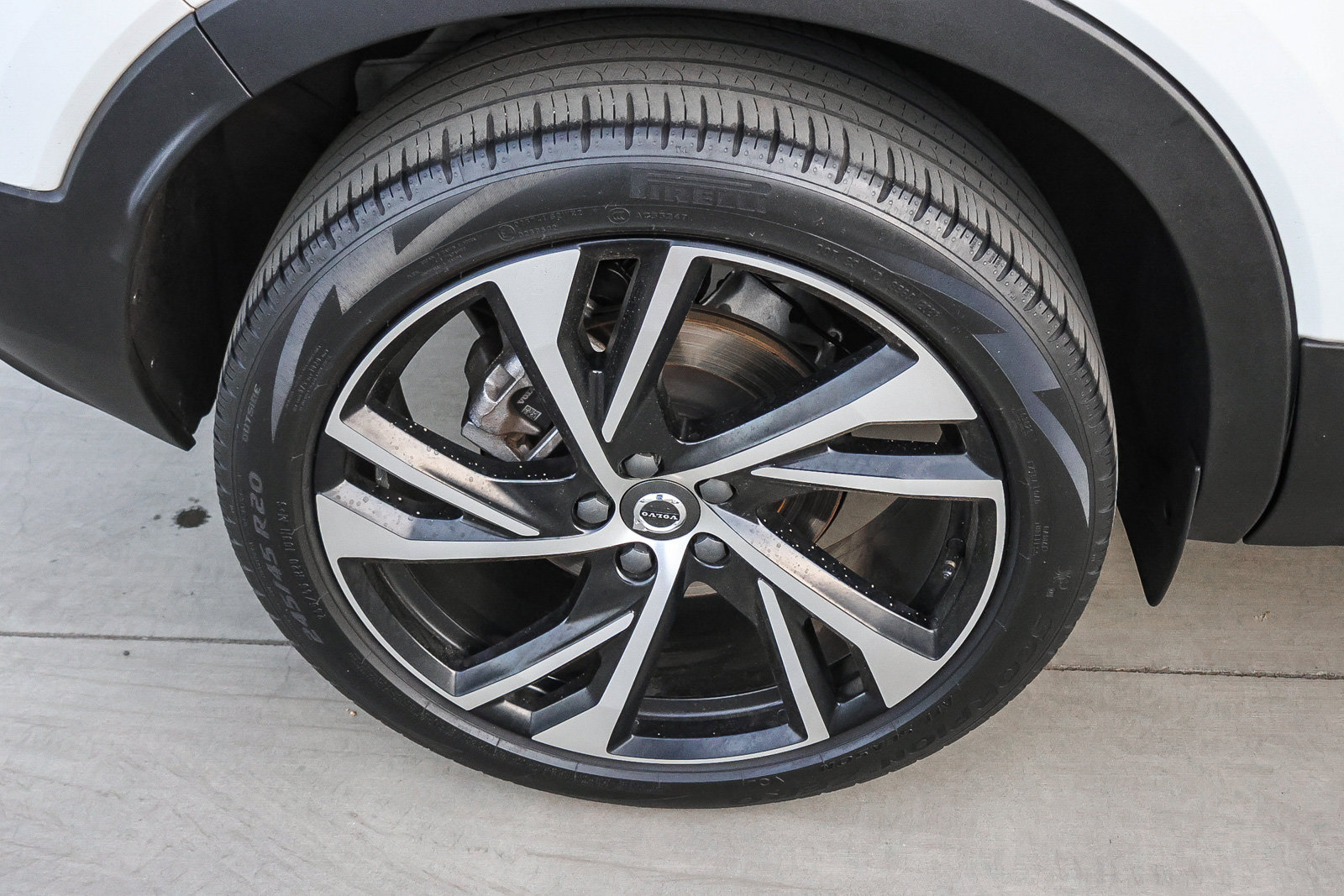 Used 2022 Volvo XC40 T4 R-Design w/ Advanced Package FWD image 14