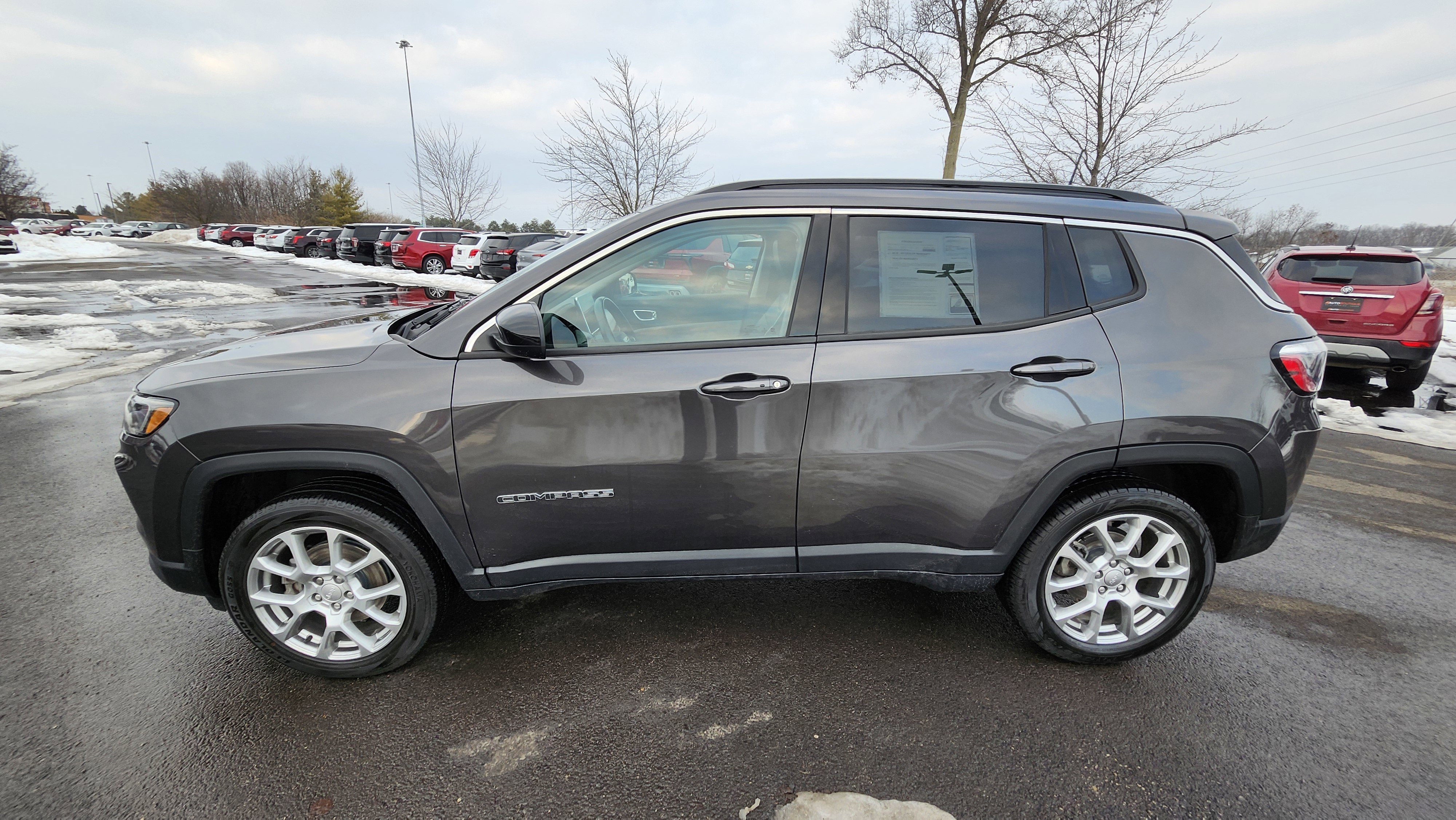 Used 2022 Jeep Compass Latitude image 15