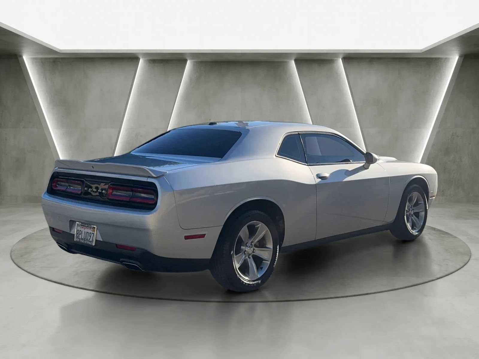 Used 2019 Dodge Challenger SXT RWD image 3