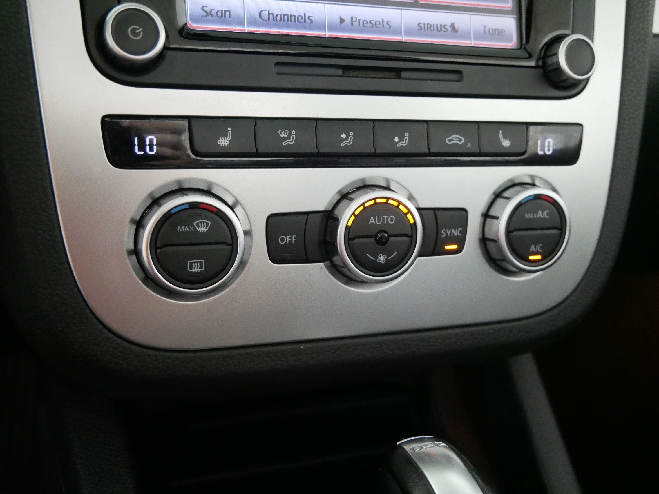 Used 2013 Volkswagen Eos Komfort FWD image 23