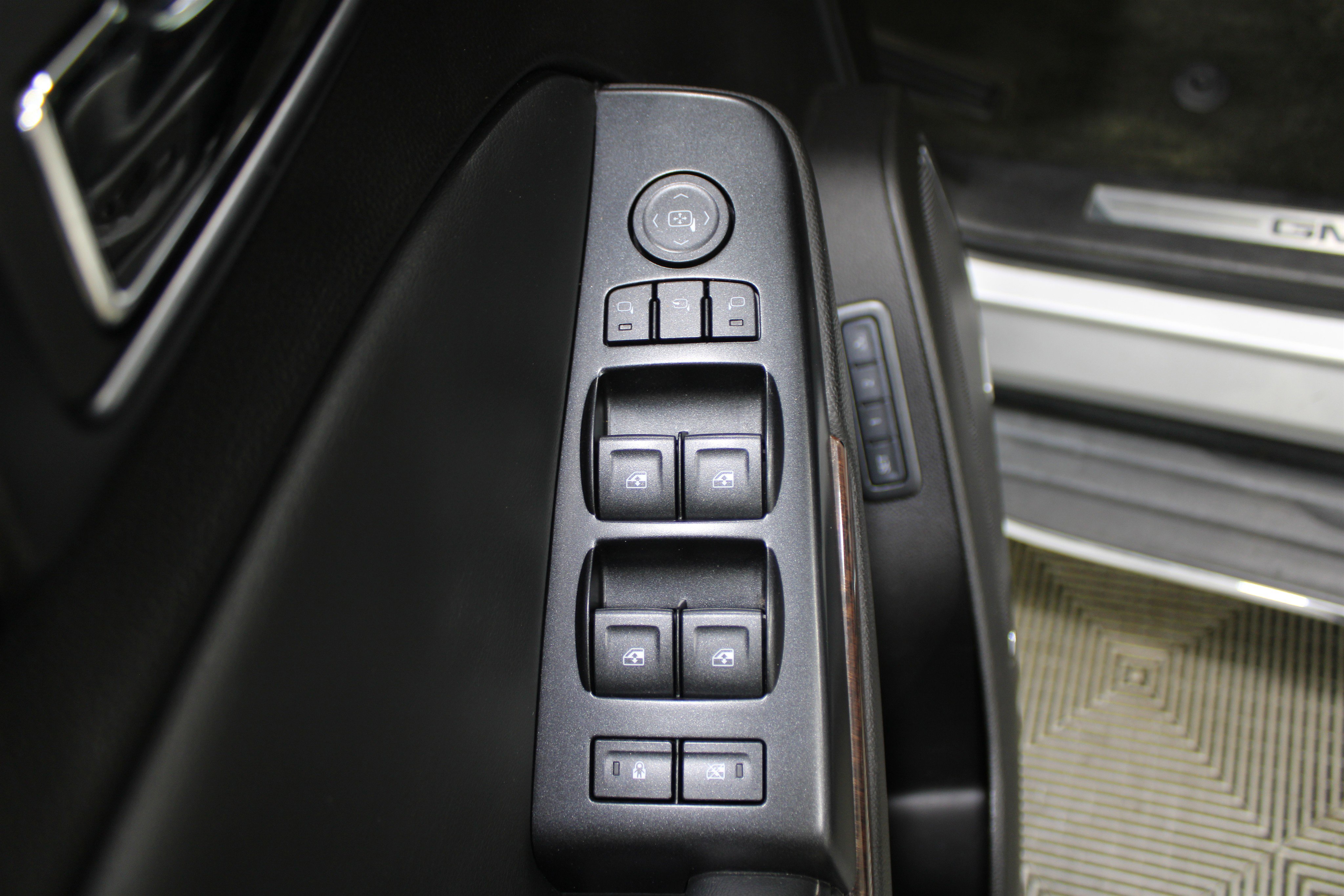 Used 2016 GMC Yukon SLT w/ Open Road Package image 7