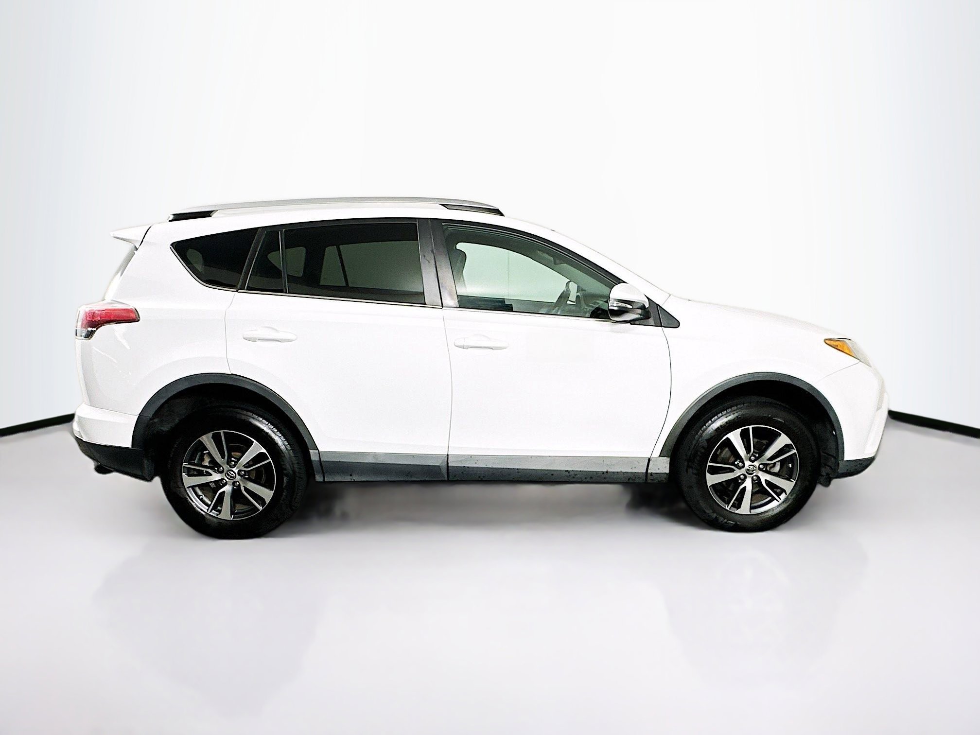 Used 2016 Toyota RAV4 XLE image 10