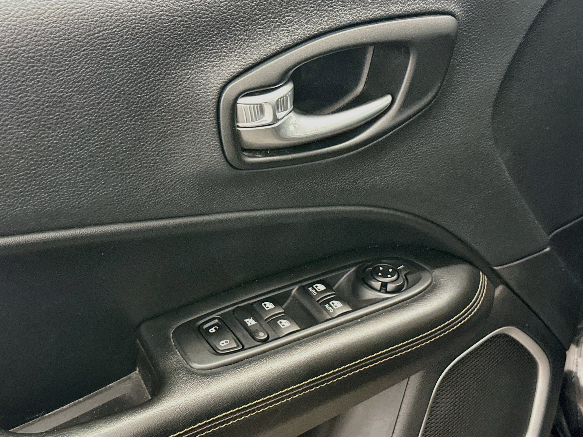 Used 2019 Jeep Compass Limited AWD/4WD image 15