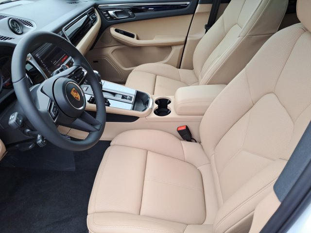 Used 2026 Porsche Macan AWD/4WD image 22
