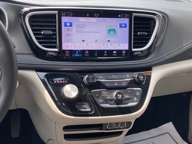 Used 2024 Chrysler Pacifica Limited FWD image 10