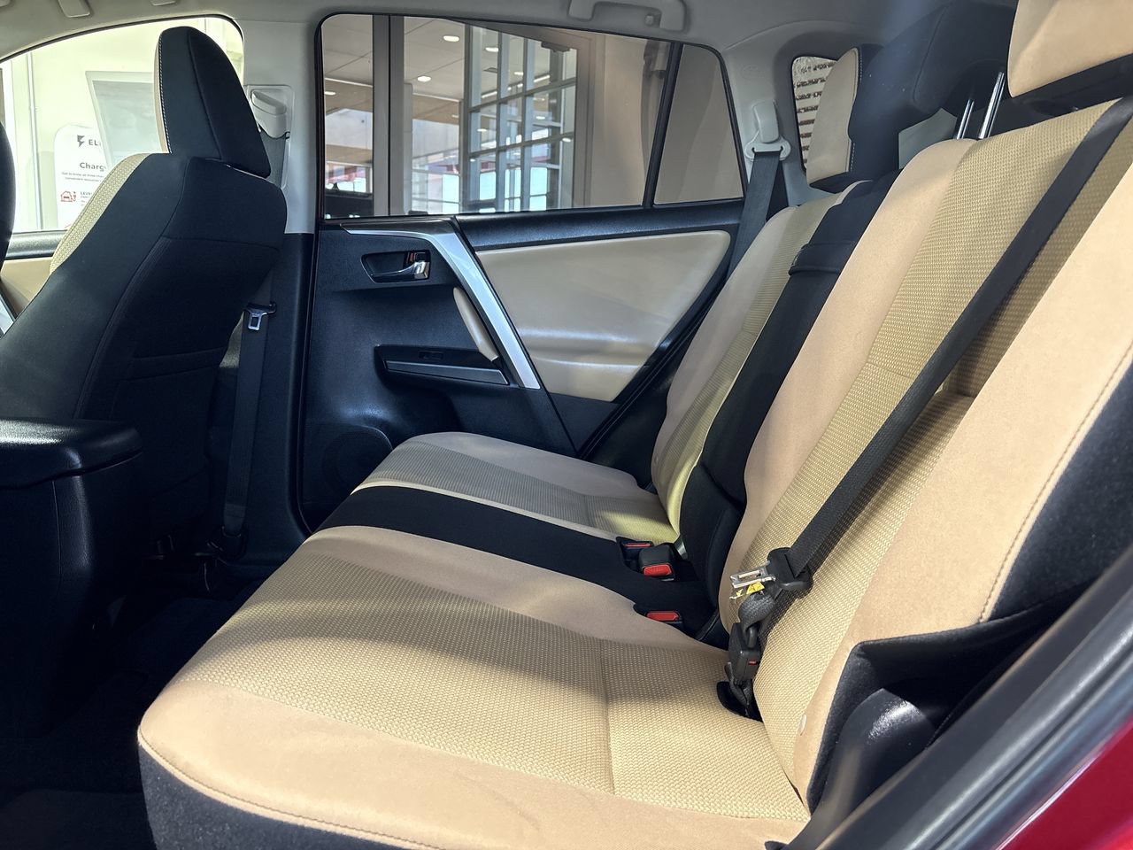 Used 2018 Toyota RAV4 XLE w/ Carpet Mat Package AWD/4WD image 23