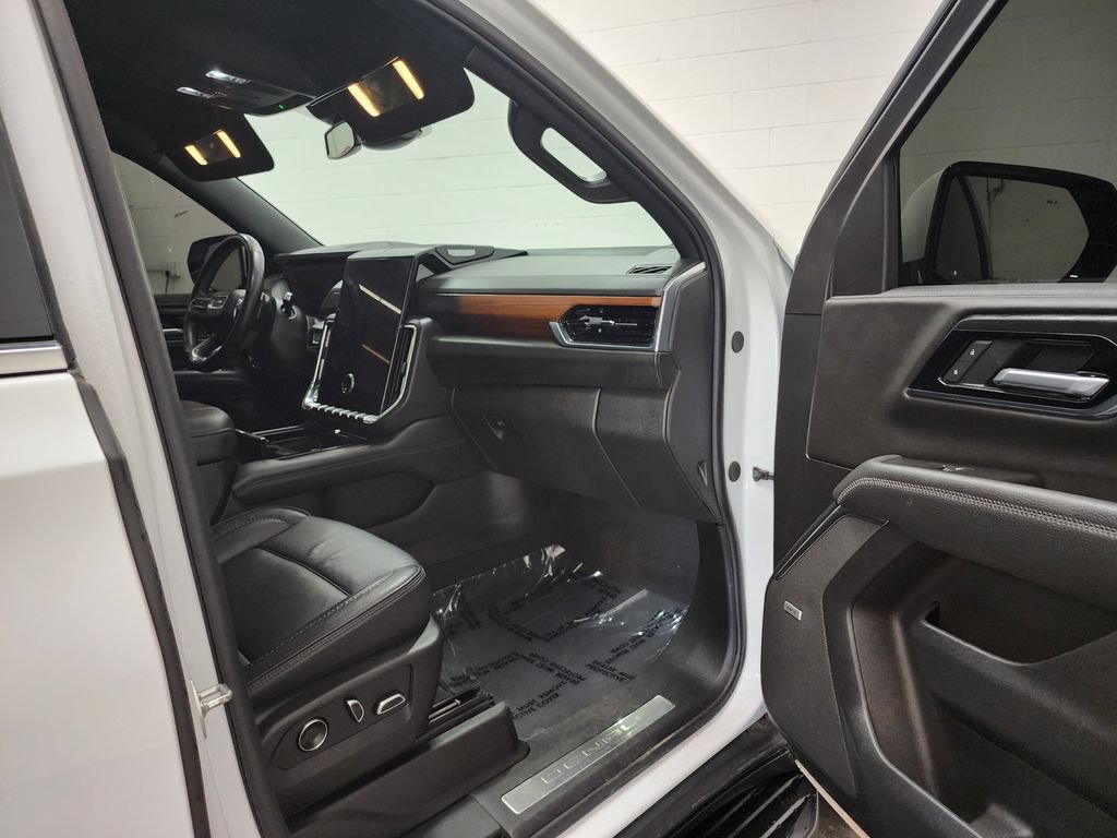 Used 2025 GMC Yukon Denali AWD/4WD image 37