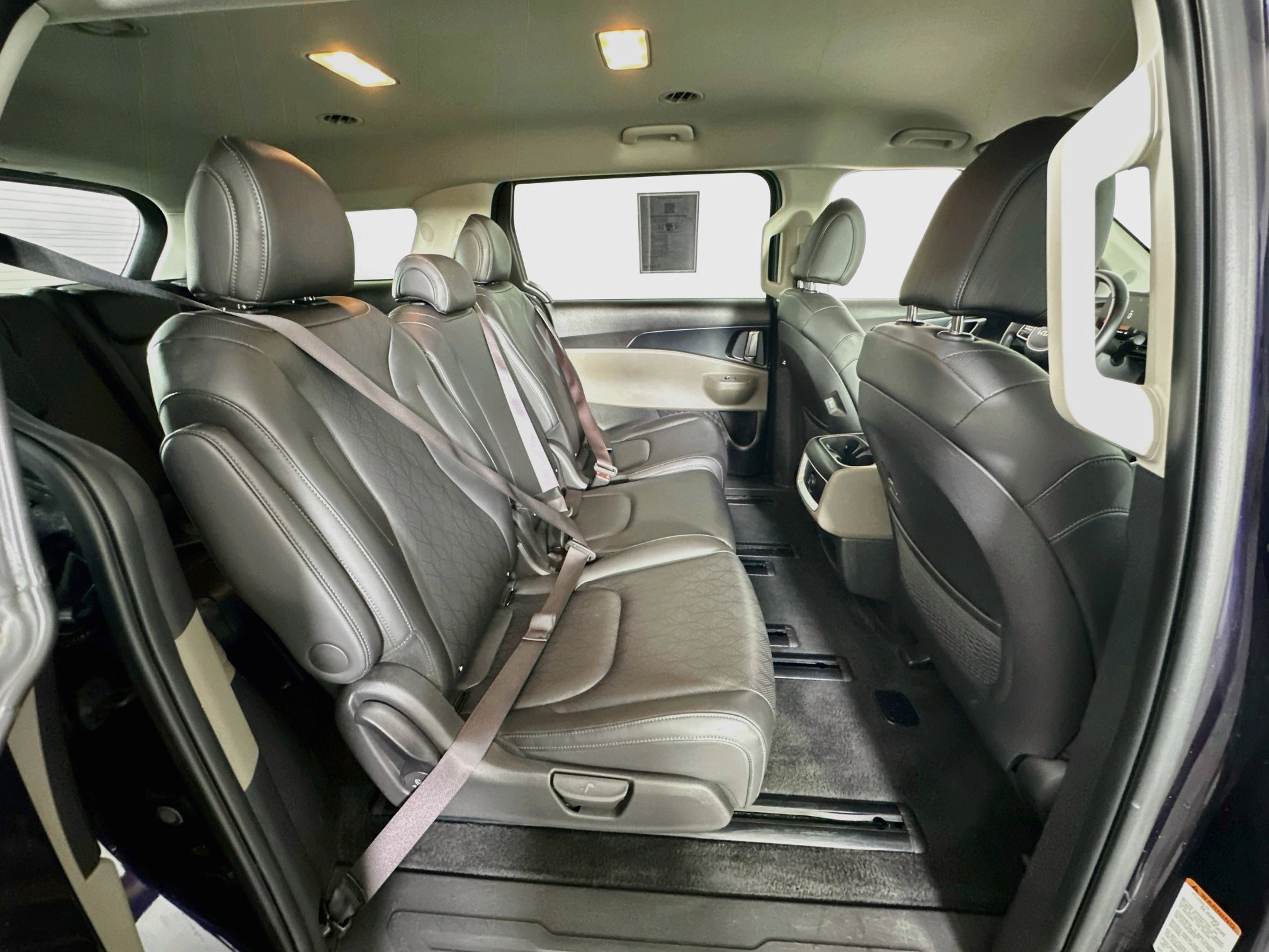 Used 2026 Kia Carnival FWD image 28