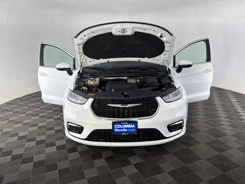 Used 2023 Chrysler Pacifica Touring-L FWD image 12
