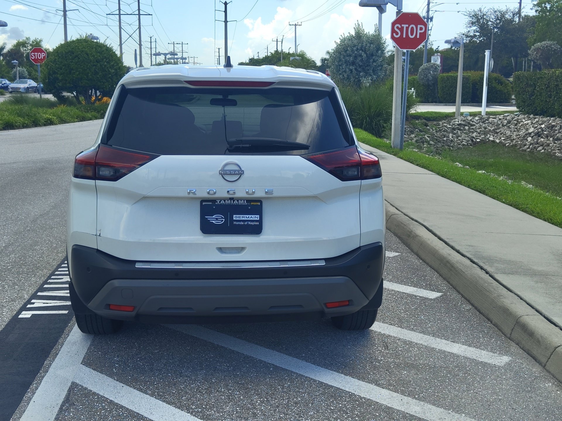 Used 2023 Nissan Rogue S FWD image 4