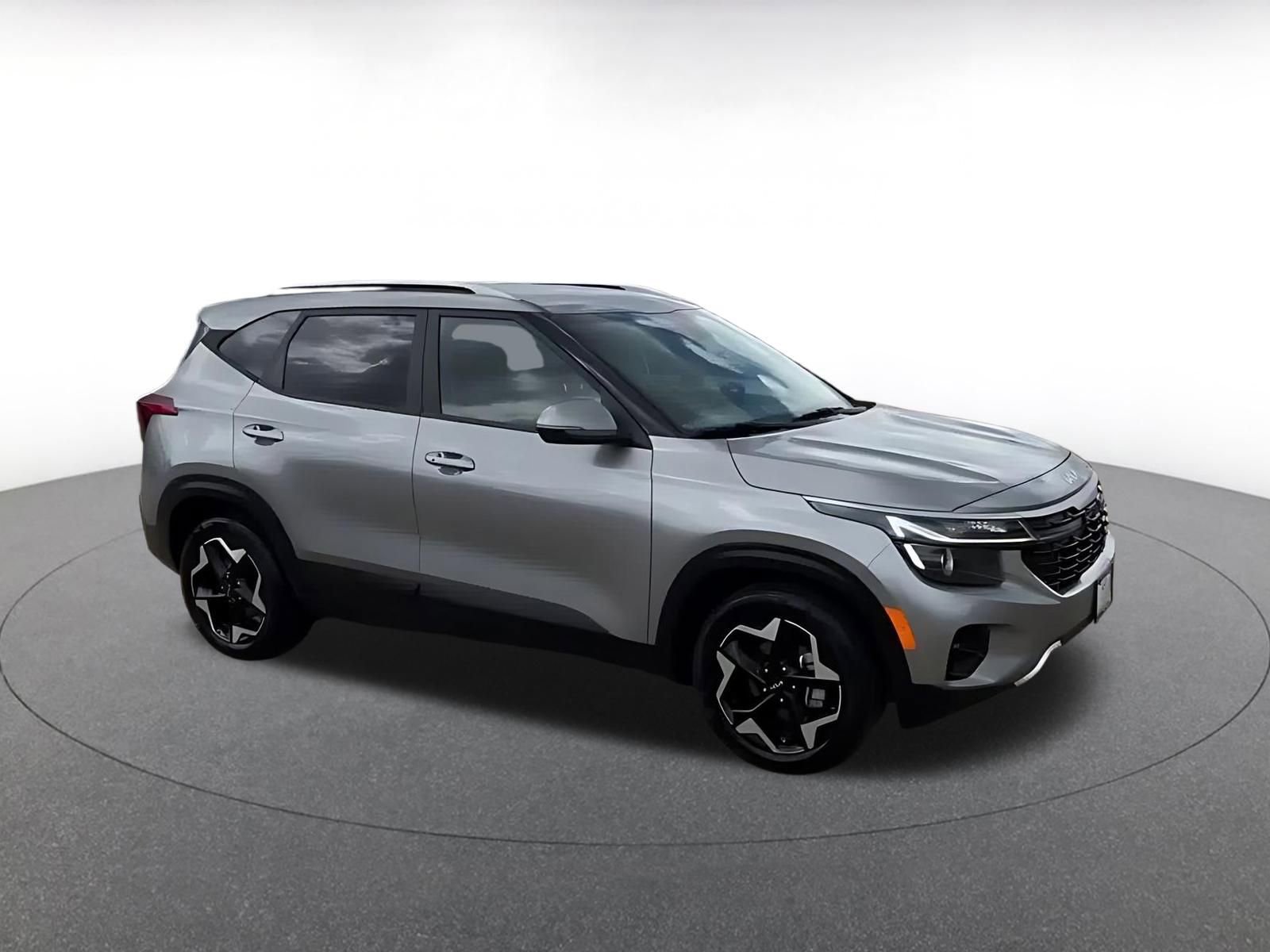 Used 2025 Kia Seltos S image 2