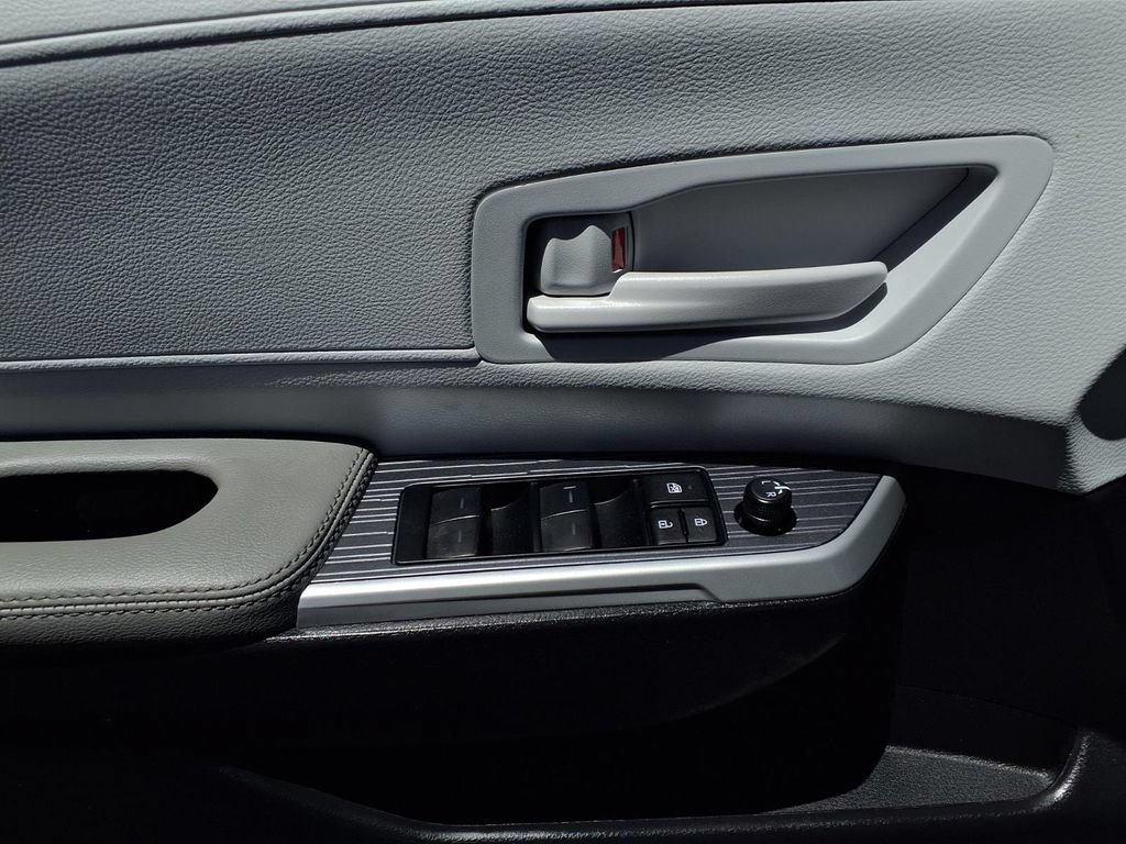 Certified 2026 Toyota Sienna LE FWD image 17