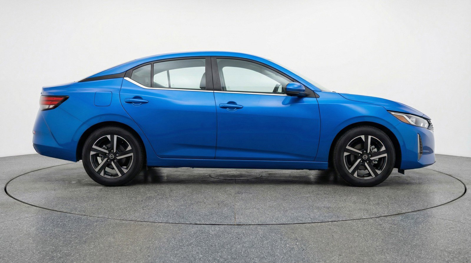 Used 2025 Nissan Sentra SV image 9