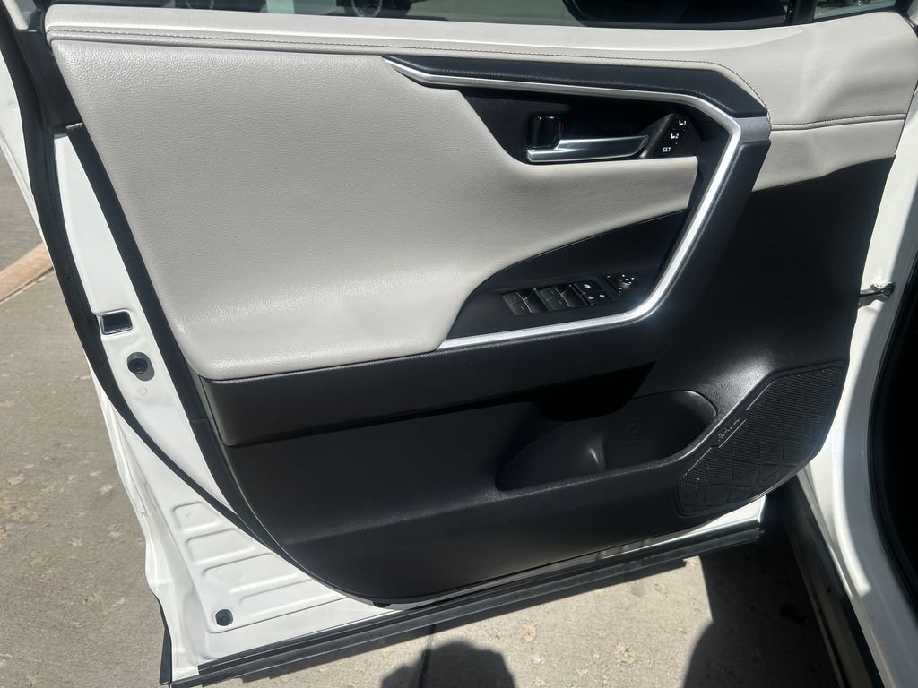 Certified 2022 Toyota RAV4 Limited AWD/4WD image 11