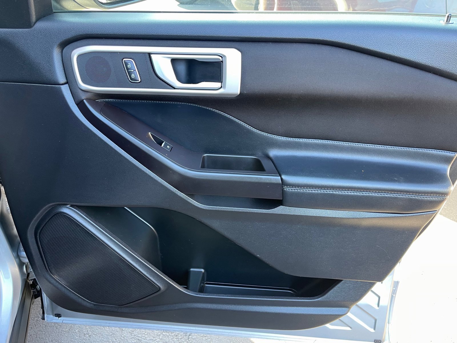 Used 2020 Ford Explorer XLT image 30