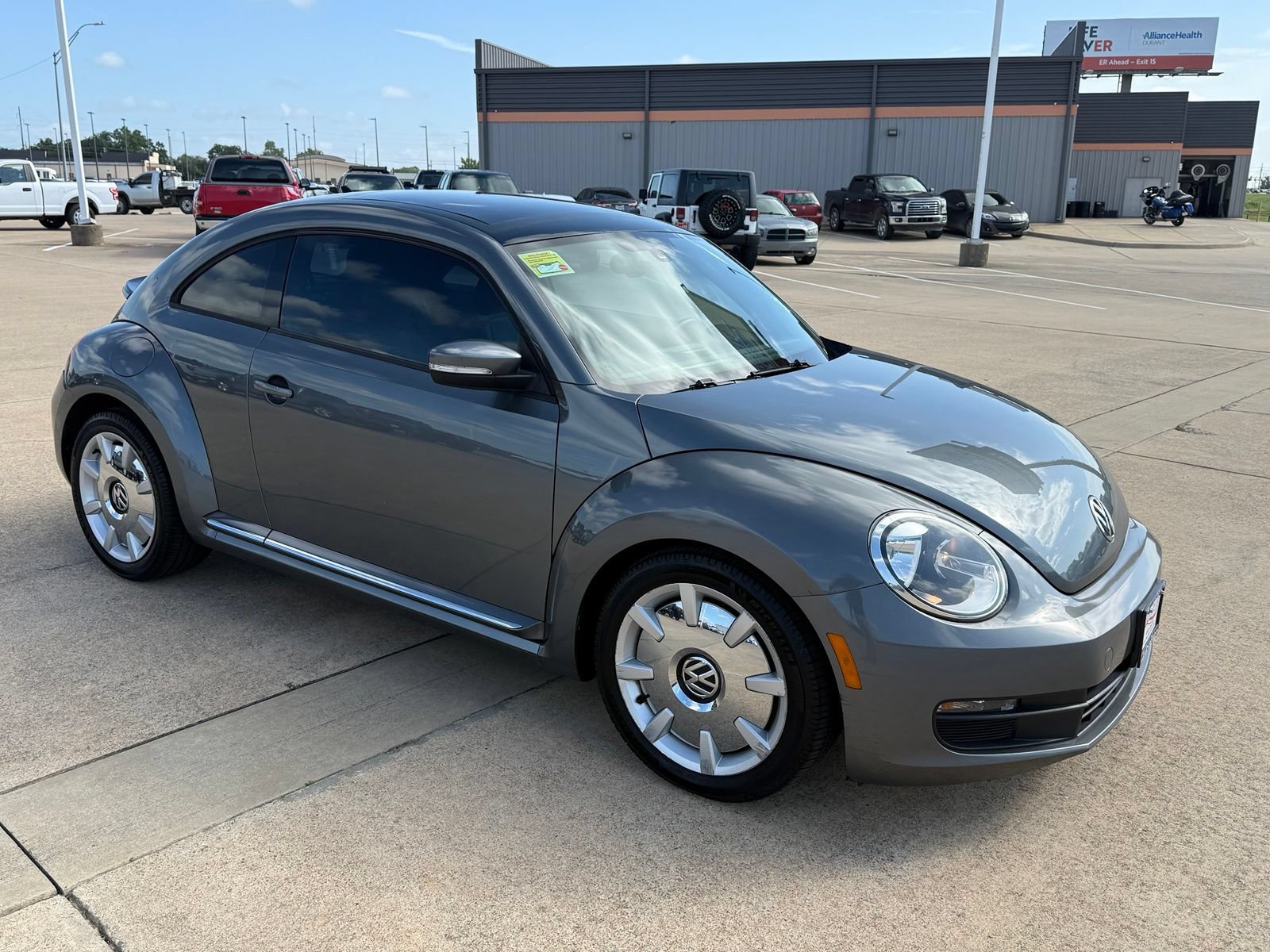 Used 2016 Volkswagen Beetle 1.8T SEL FWD image 3