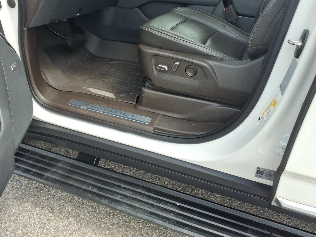 Used 2022 GMC Yukon XL Denali RWD image 18