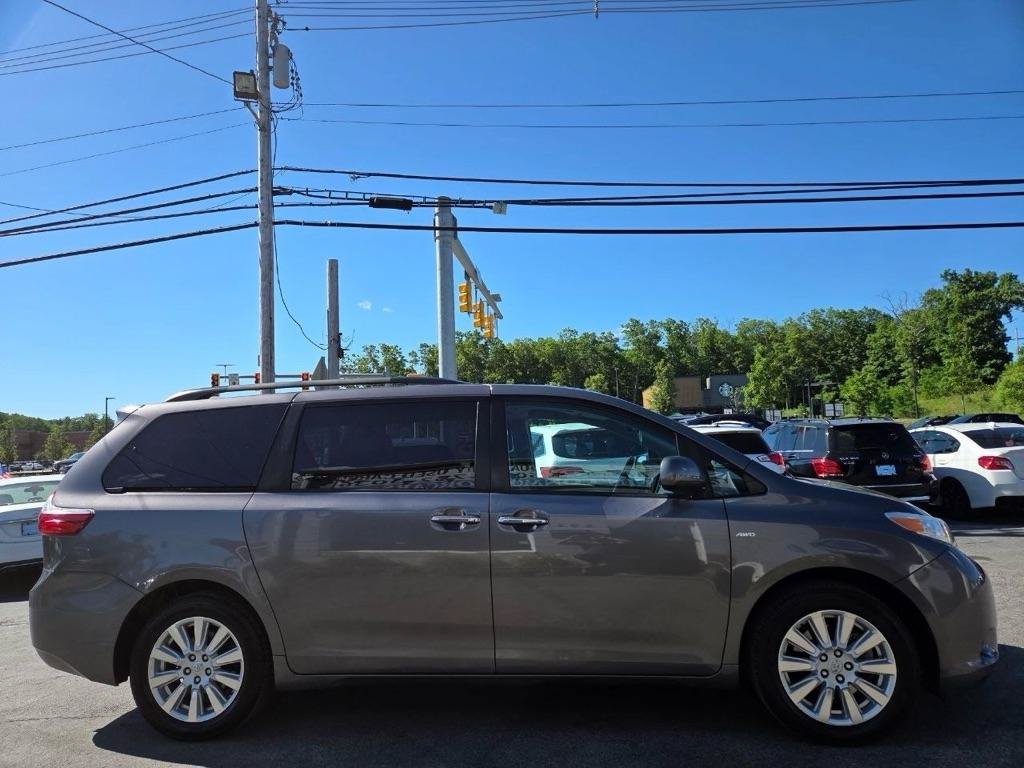 Used 2017 Toyota Sienna XLE w/ XLE Navigation Package AWD/4WD image 6
