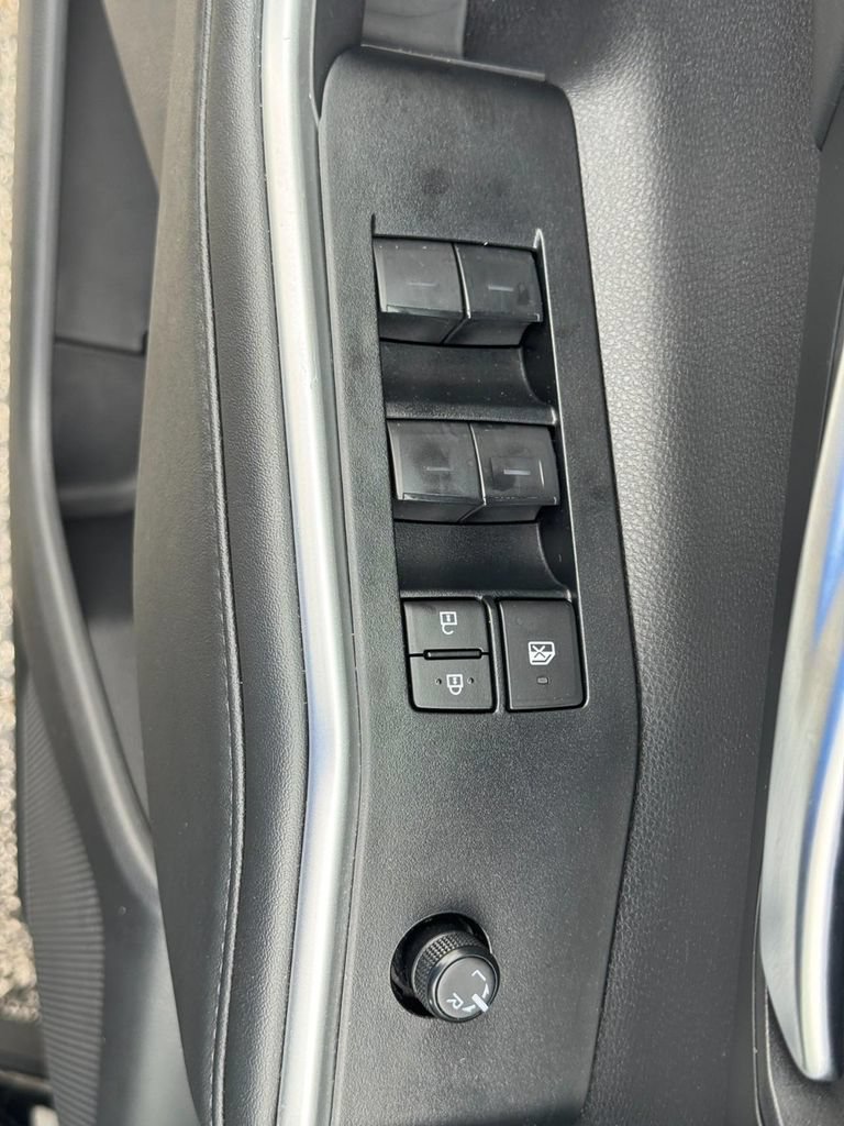 Used 2025 Toyota Highlander XLE AWD/4WD image 22