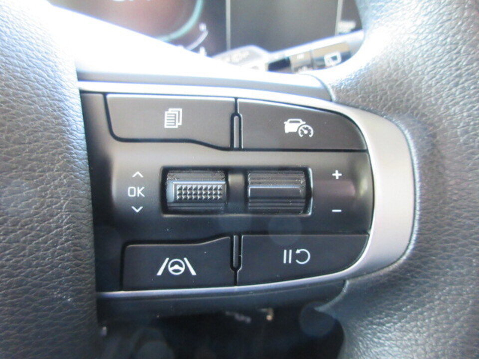 Used 2024 Kia Sportage LX image 17