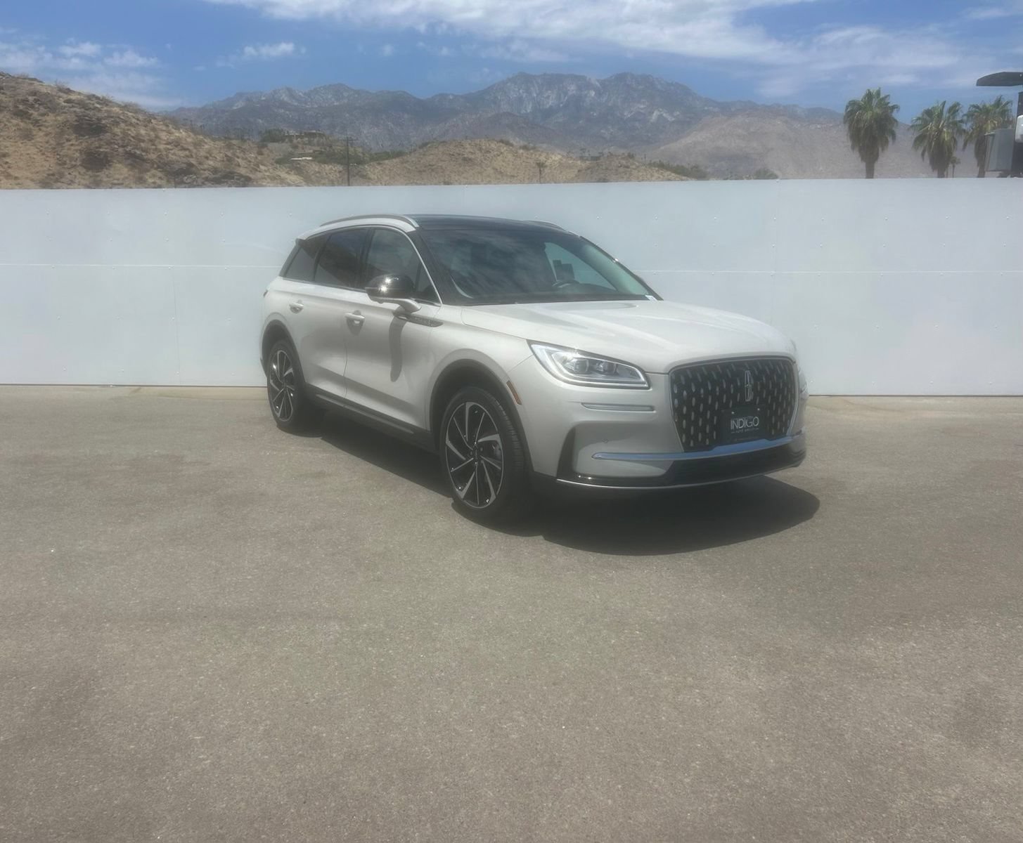 Used 2023 Lincoln Corsair Reserve w/ Equipment Group 201A FWD image 3