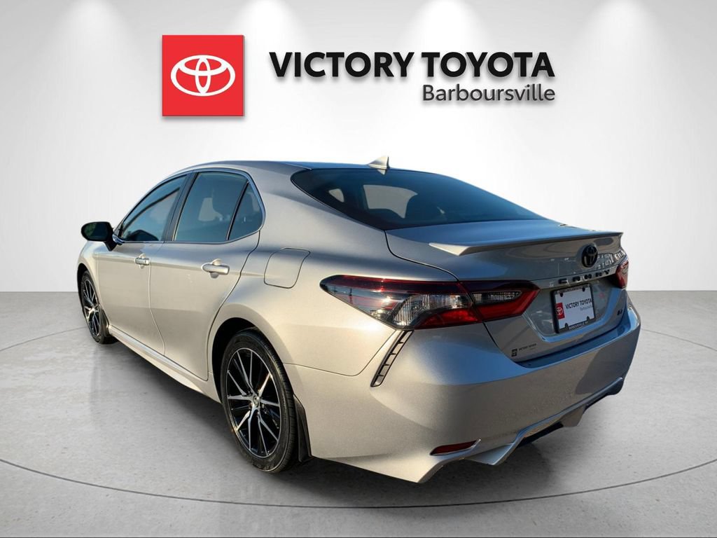 Used 2023 Toyota Camry SE w/ Cold Weather Package FWD image 3