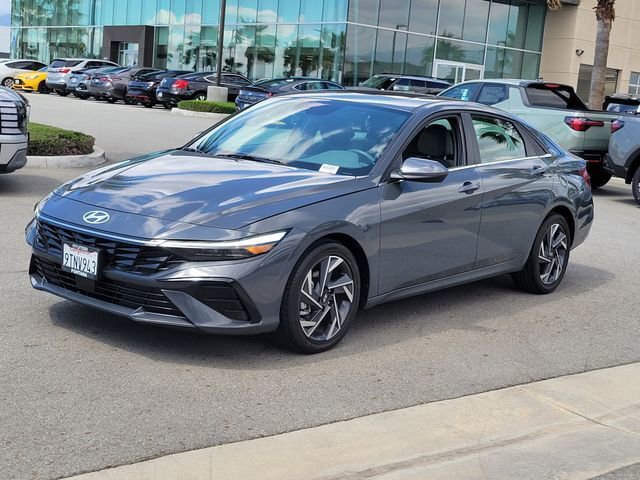 Certified 2025 Hyundai Elantra SEL image 2