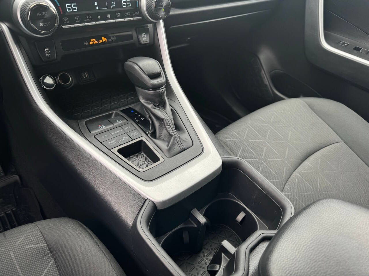 Used 2024 Toyota RAV4 XLE w/ Convenience Package image 26