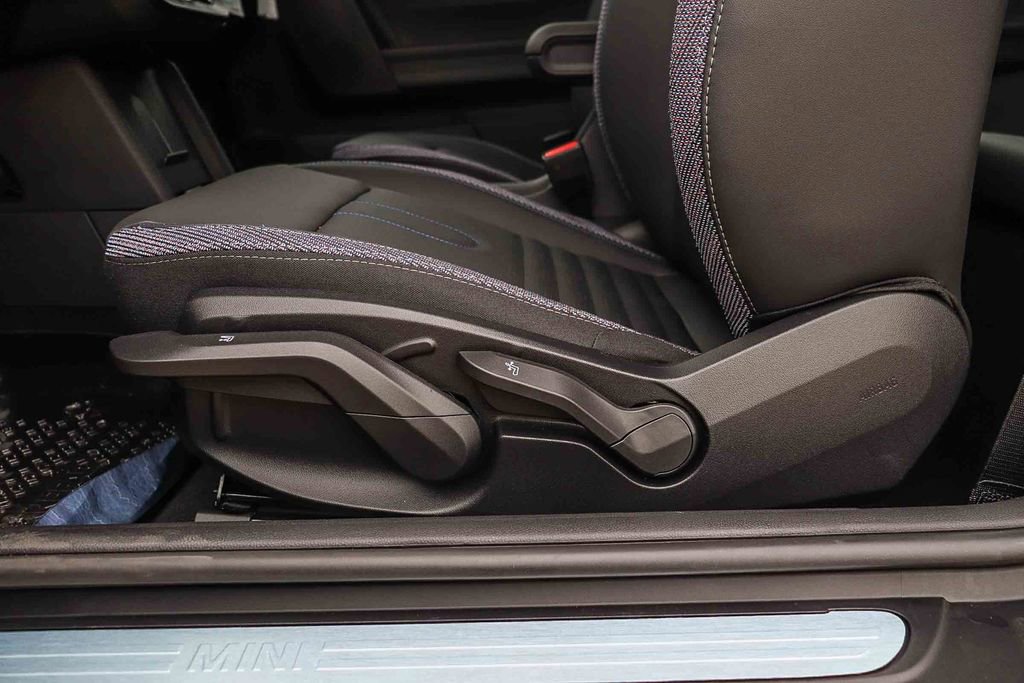 New 2026 MINI Cooper 2-Door Hardtop image 21