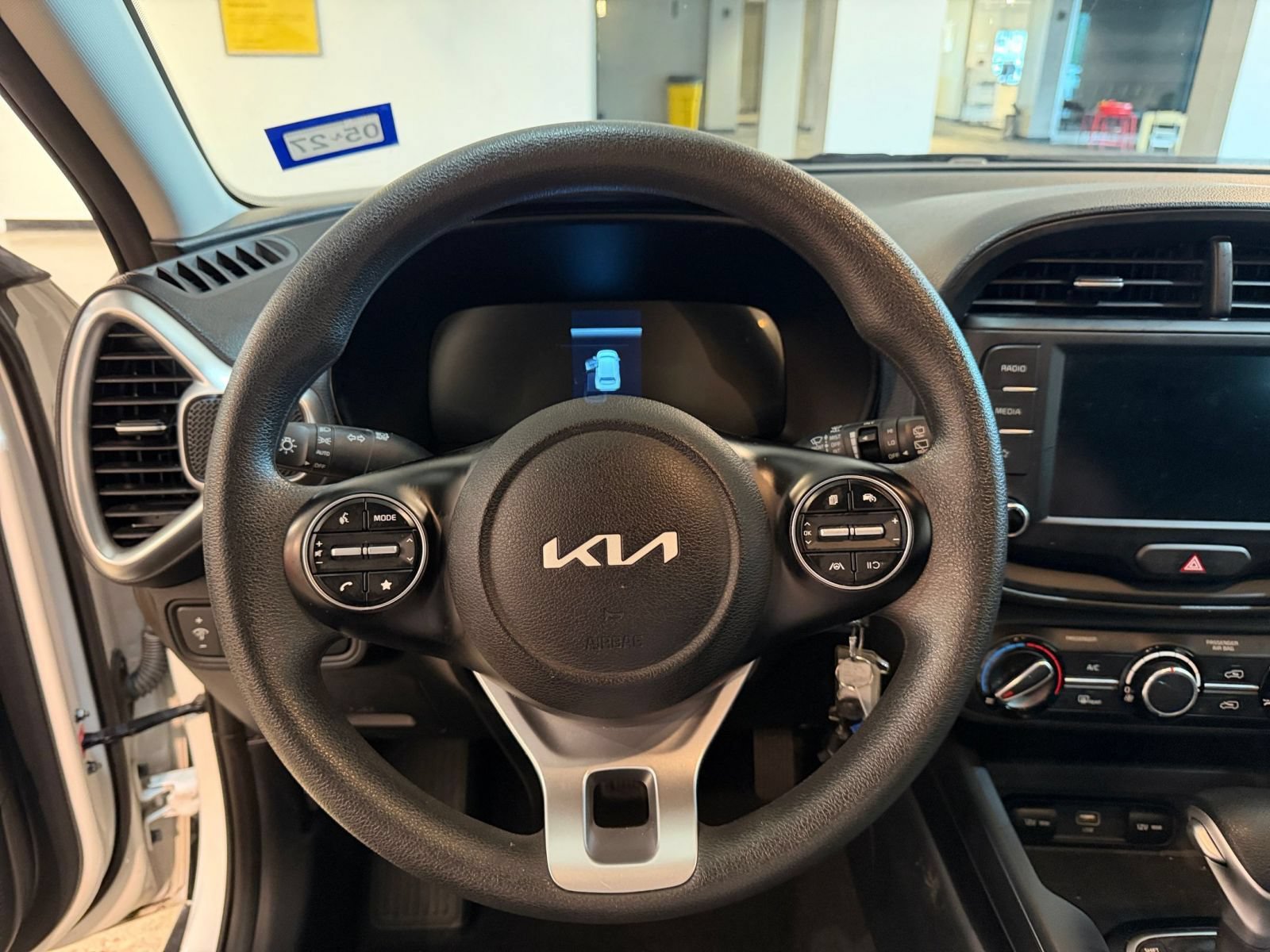 Used 2025 Kia Soul LX w/ LX Technology Package FWD image 27