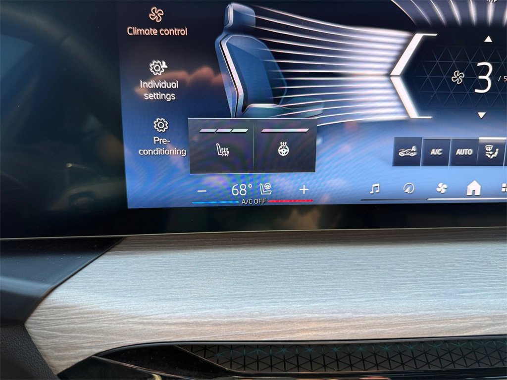 Certified 2025 BMW 330i xDrive Sedan w/ Premium Package image 24