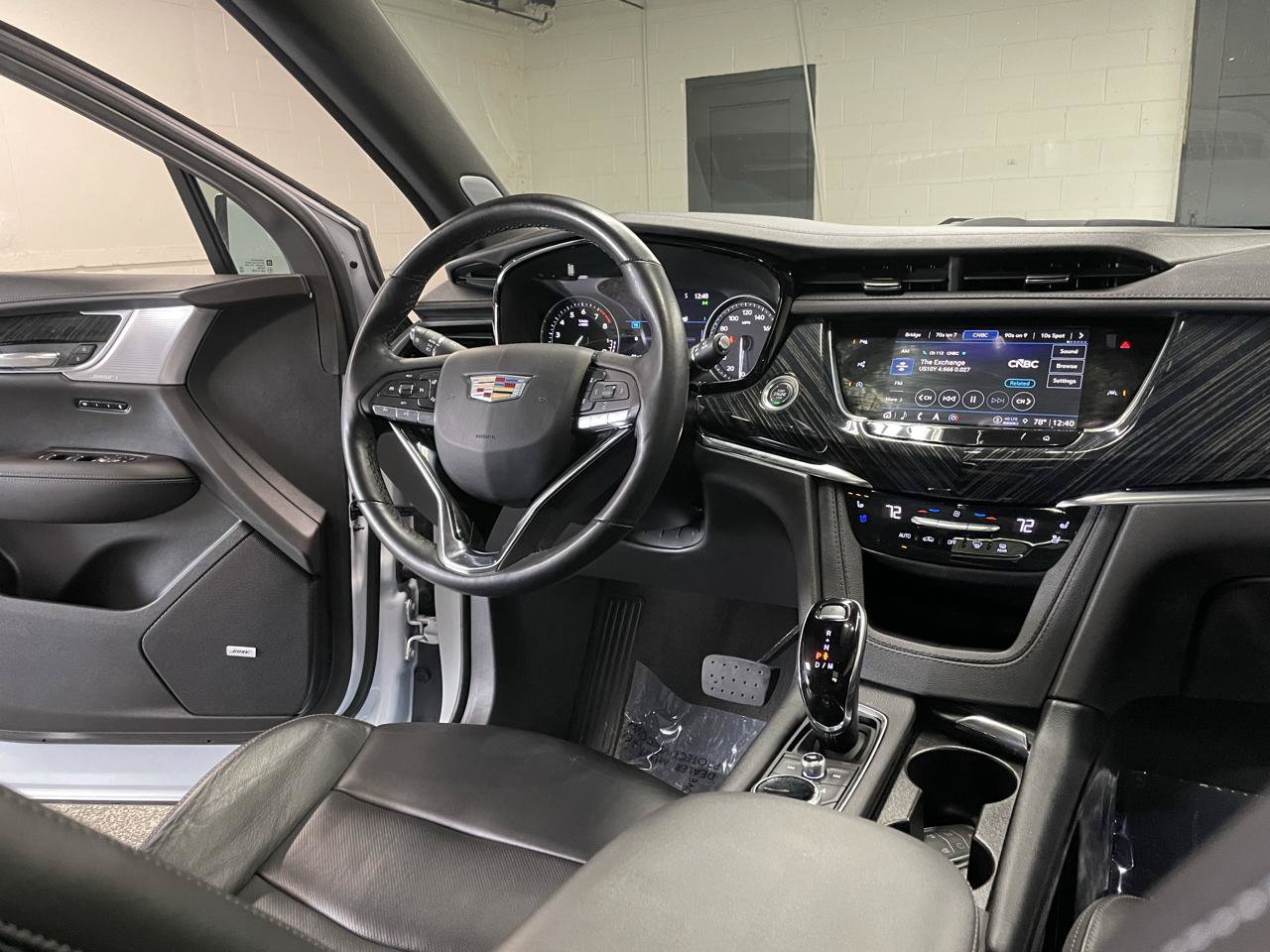 Used 2025 Cadillac XT6 Premium Luxury w/ Technology Package FWD image 25