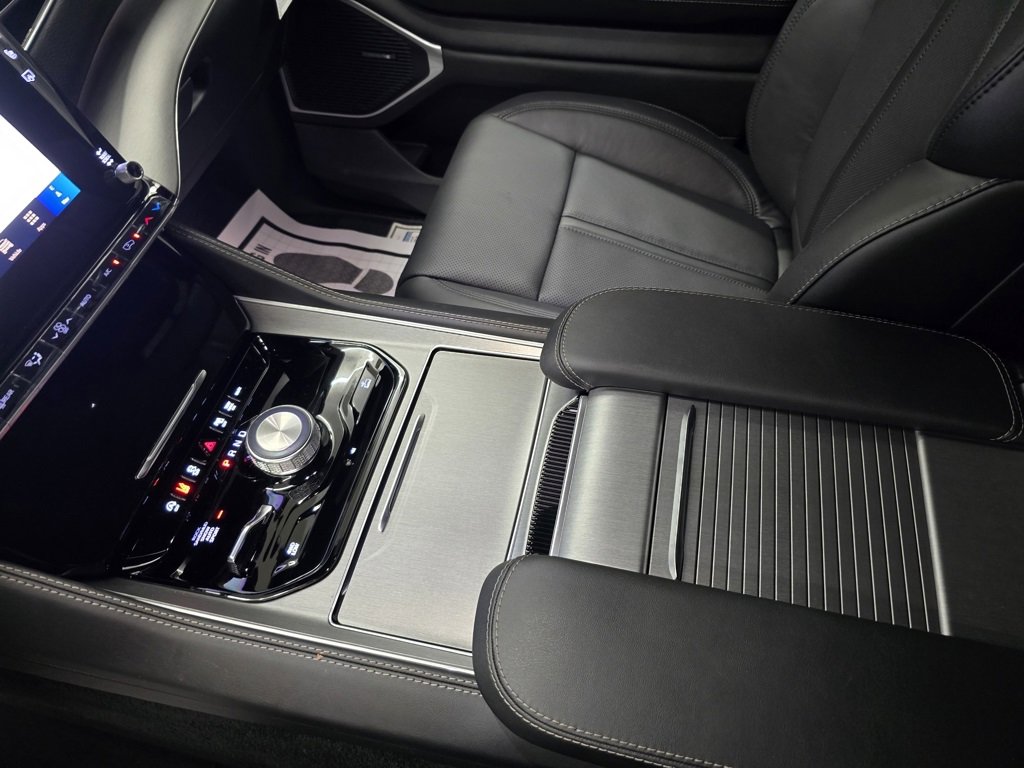 New 2025 Jeep Wagoneer L Series II w/ Premium Group I image 25