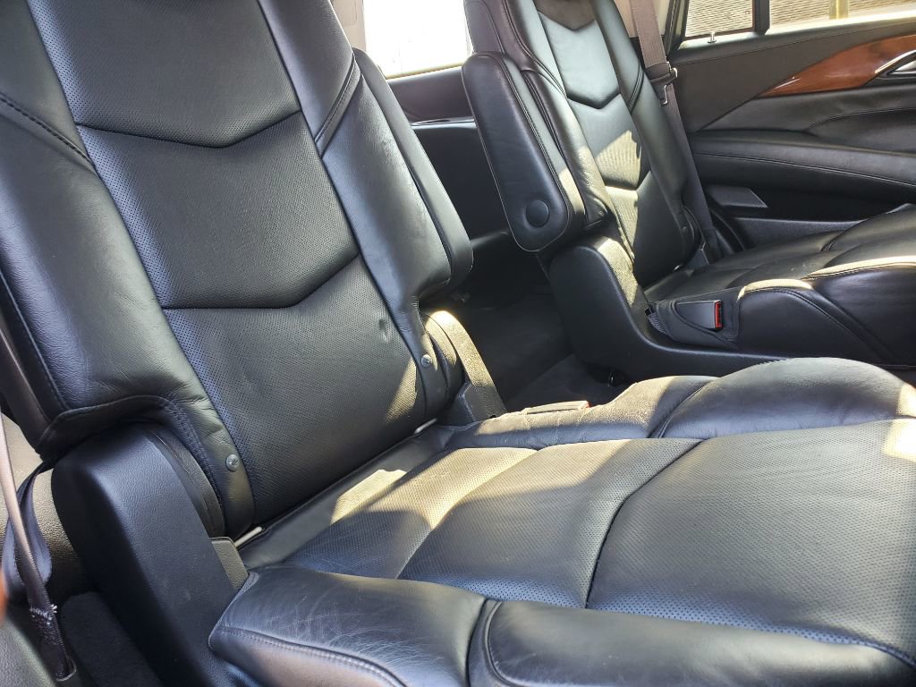 Used 2016 Cadillac Escalade Premium image 32