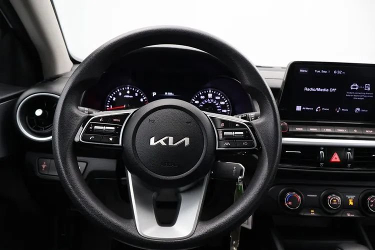 Used 2024 Kia Forte LXS FWD image 19