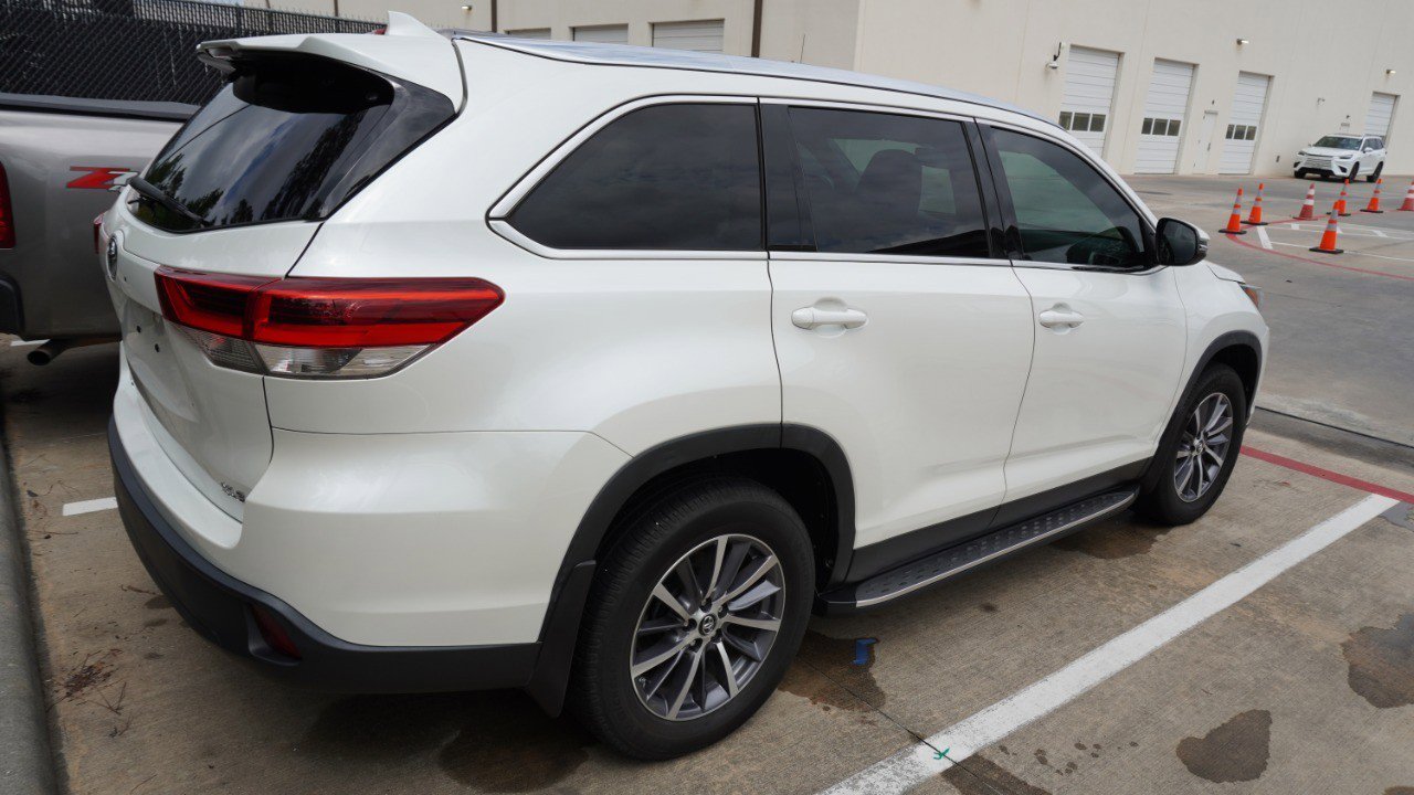 Used 2019 Toyota Highlander XLE FWD image 4